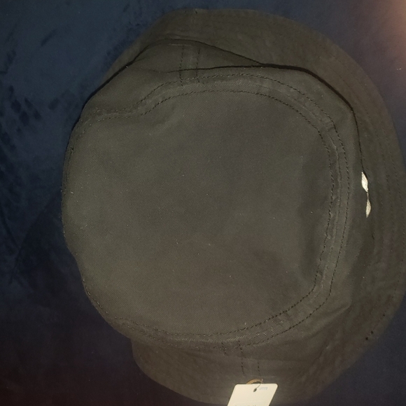 New Adidas bucket hat ...osfm - Picture 4 of 4